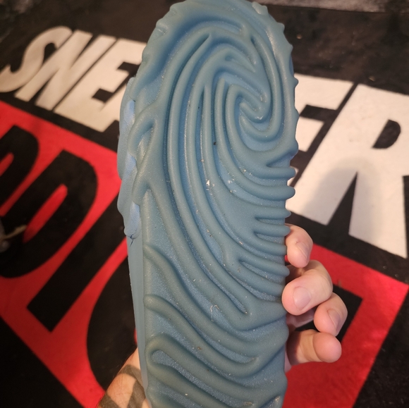 Salehe Bembury slides - Picture 5 of 6